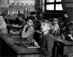 robert-doisneau-photo-enfant-l-information-scolaire-1956.jpg